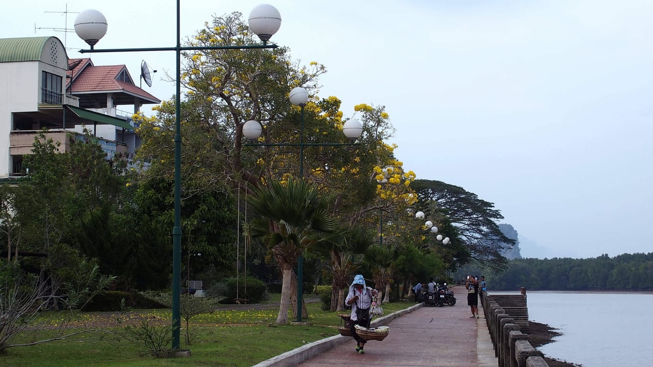 Links das Hotel am Kai Krabi City Seaview Hotel