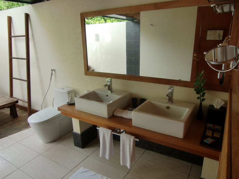 Waschbecken und Toilette Wasservilla 509 Meeru Maldives Resort Island
