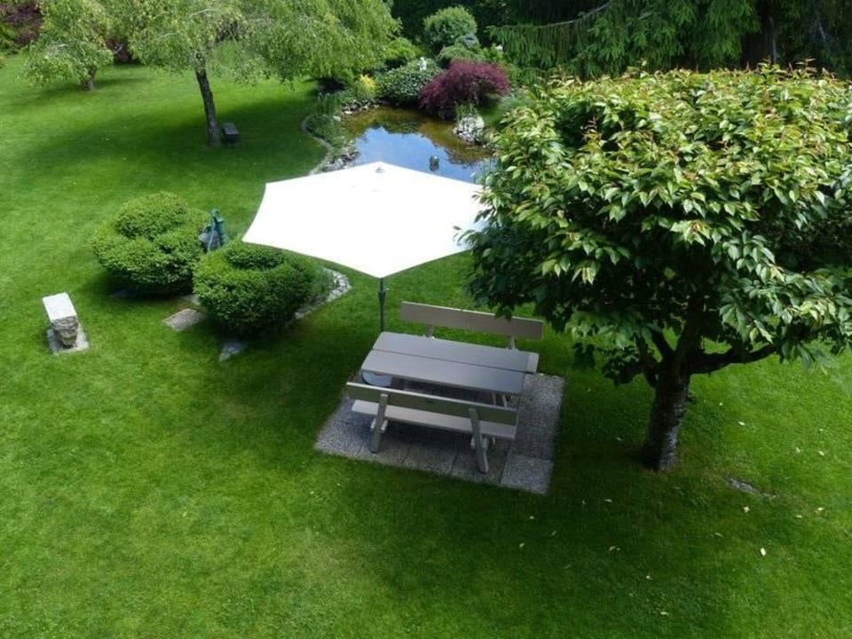 Blick vom Balkon in den hinteren Garten Haus Madlein