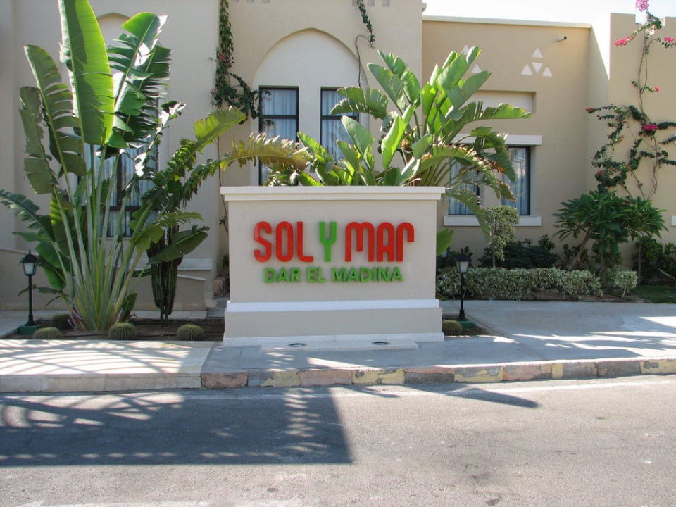 Hoteleingang Jaz Dar EL Madina