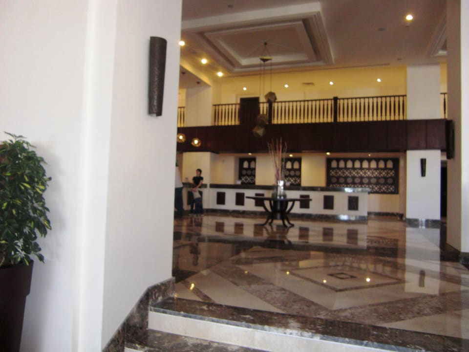 Blick zur Rezeption Steigenberger Aqua Magic