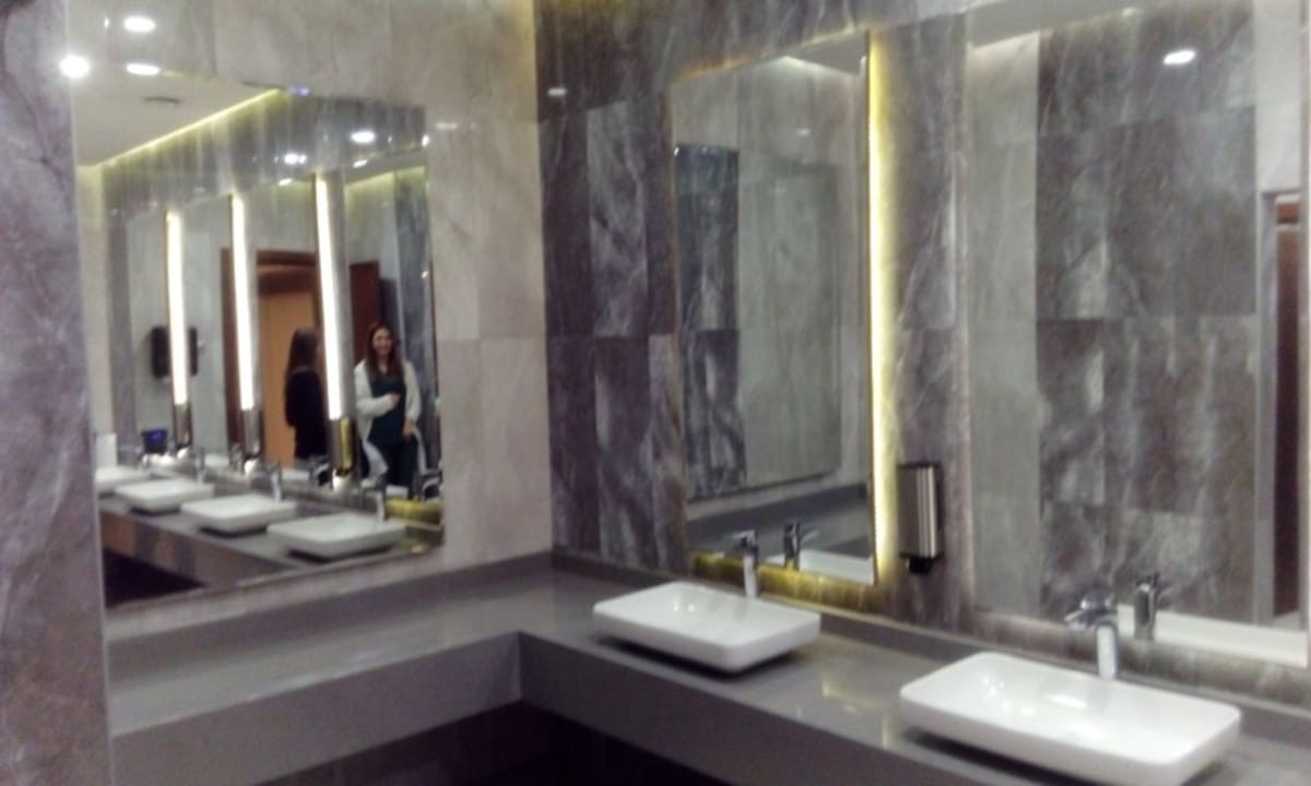 Schöne WC im Lobbybereich Salamis Bay Conti Resort Hotel & Casino