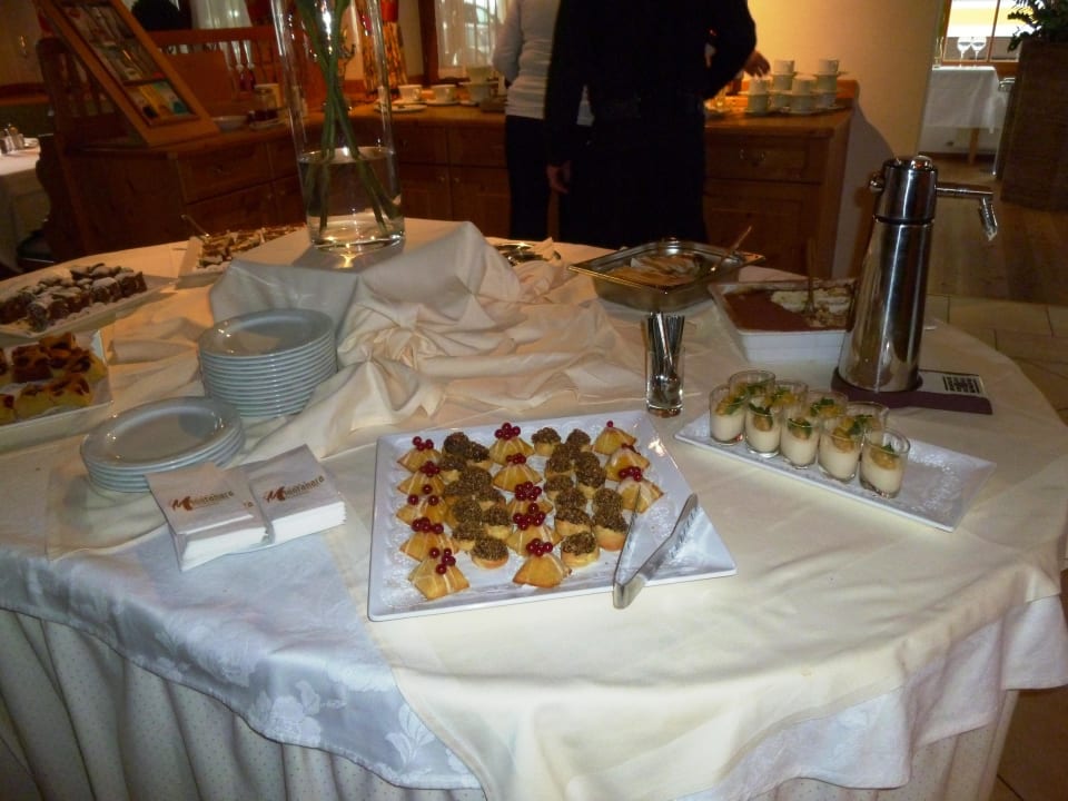 Nachmittagskuchen & Kaffee Alpines Gourmet Hotel Montanara