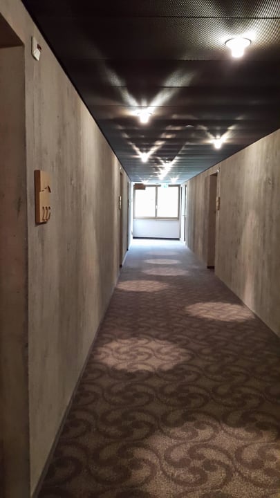 Hotelgang zu den Zimmern Säntis - das Hotel