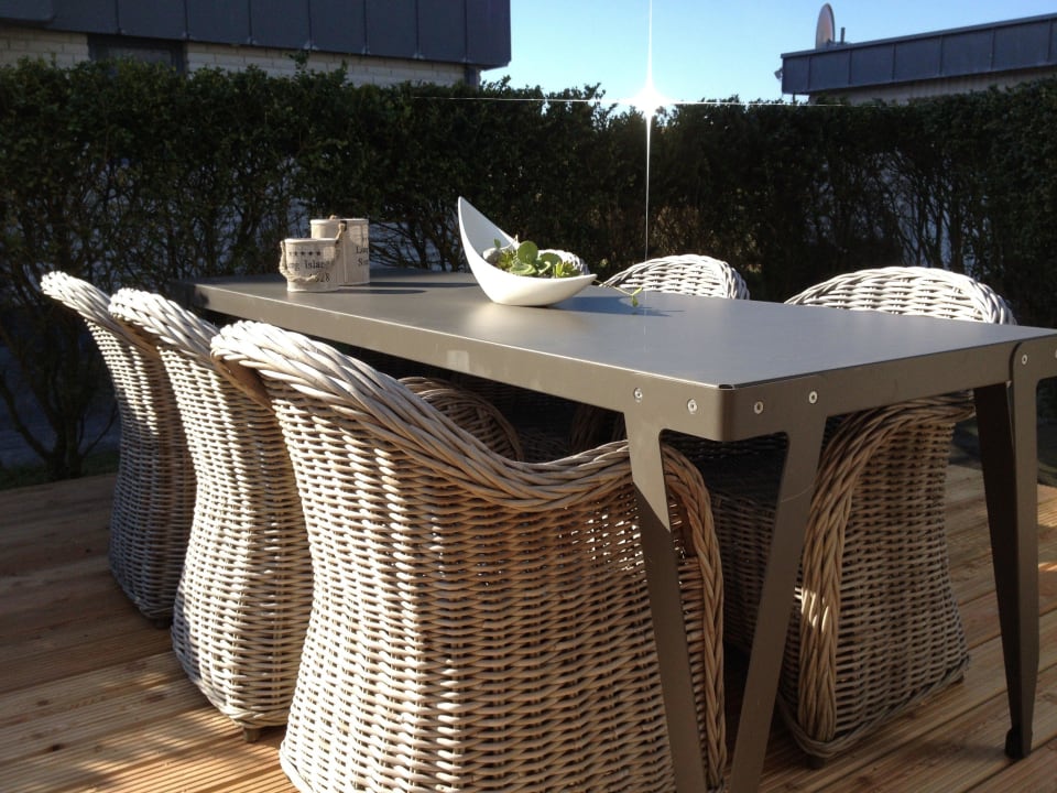 Holzterrasse mit wunderschönen Möbeln Ferienhaus Seeschwalbe 12/2