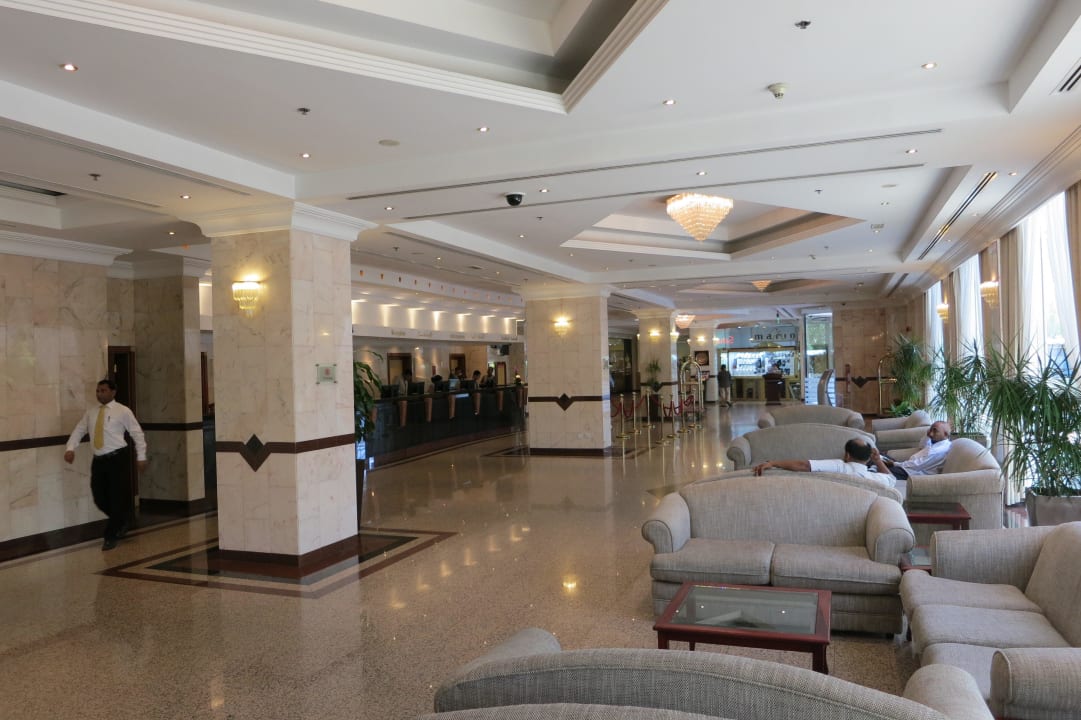 Lobby Copthorne Airport Hotel