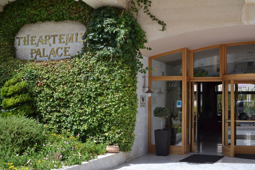 Eingang Hotel Theartemis Palace