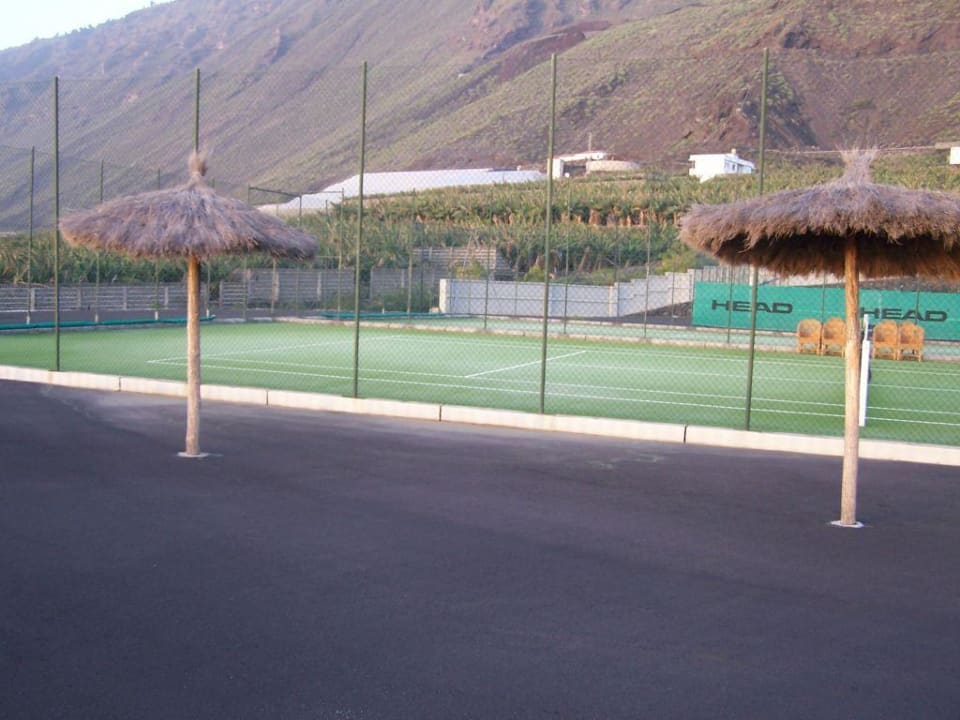 Tennisplatz auf dem Dach vom Parkhaus La Palma Princess