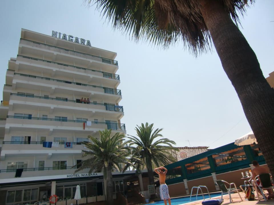 Hotelansicht vom Pool Hotel THB Niagara