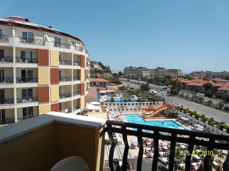 Vom Balkon des alten Gebäude Hotel Arabella World