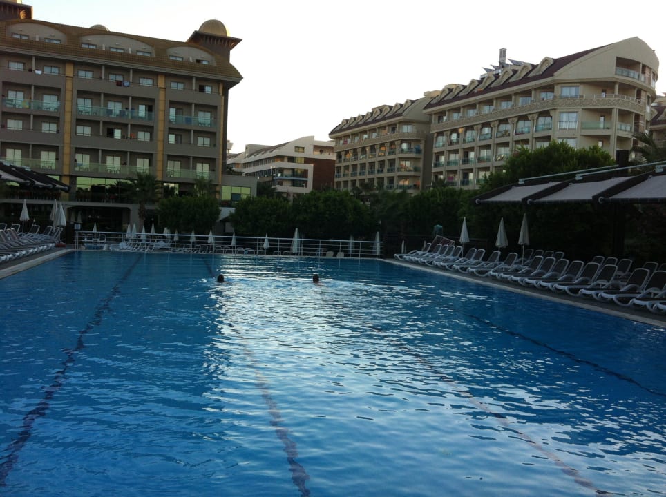 Ausblick aufs Hotel und Pool Aydinbey Kings Palace & Spa