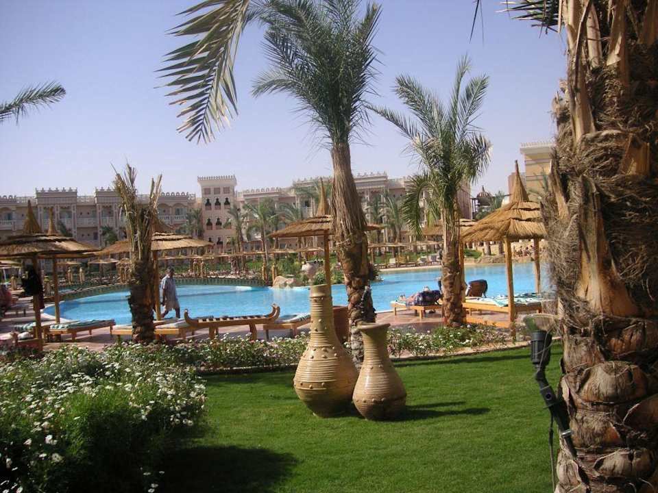 Schön gestaltete Gartenalage Pickalbatros Palace Resort