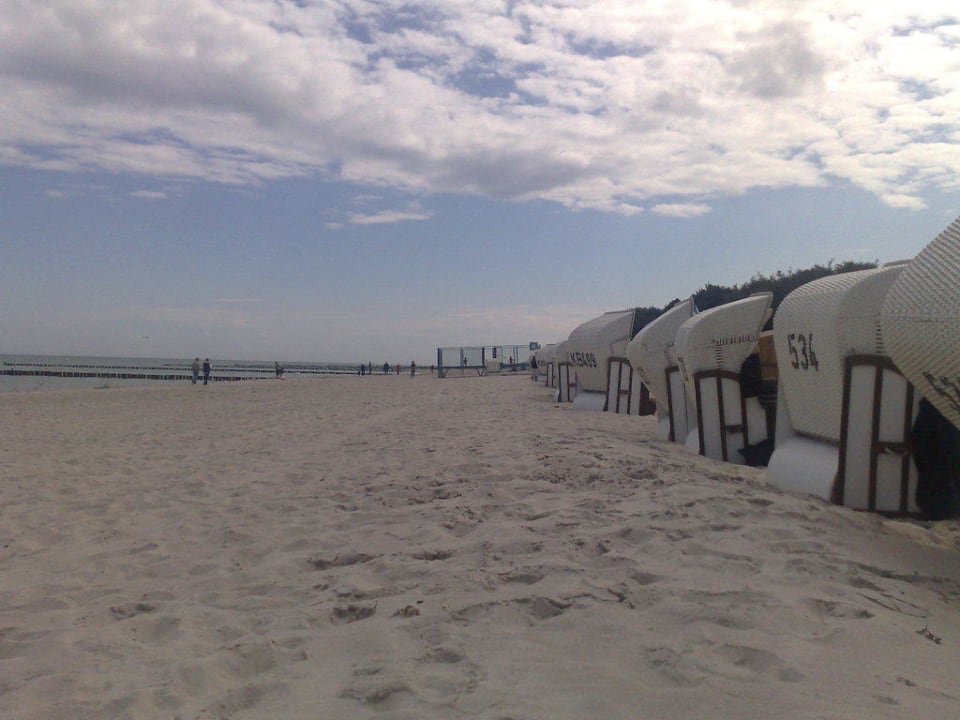 Strand 200 m rechts vom Hotel Strandhotel Zingst