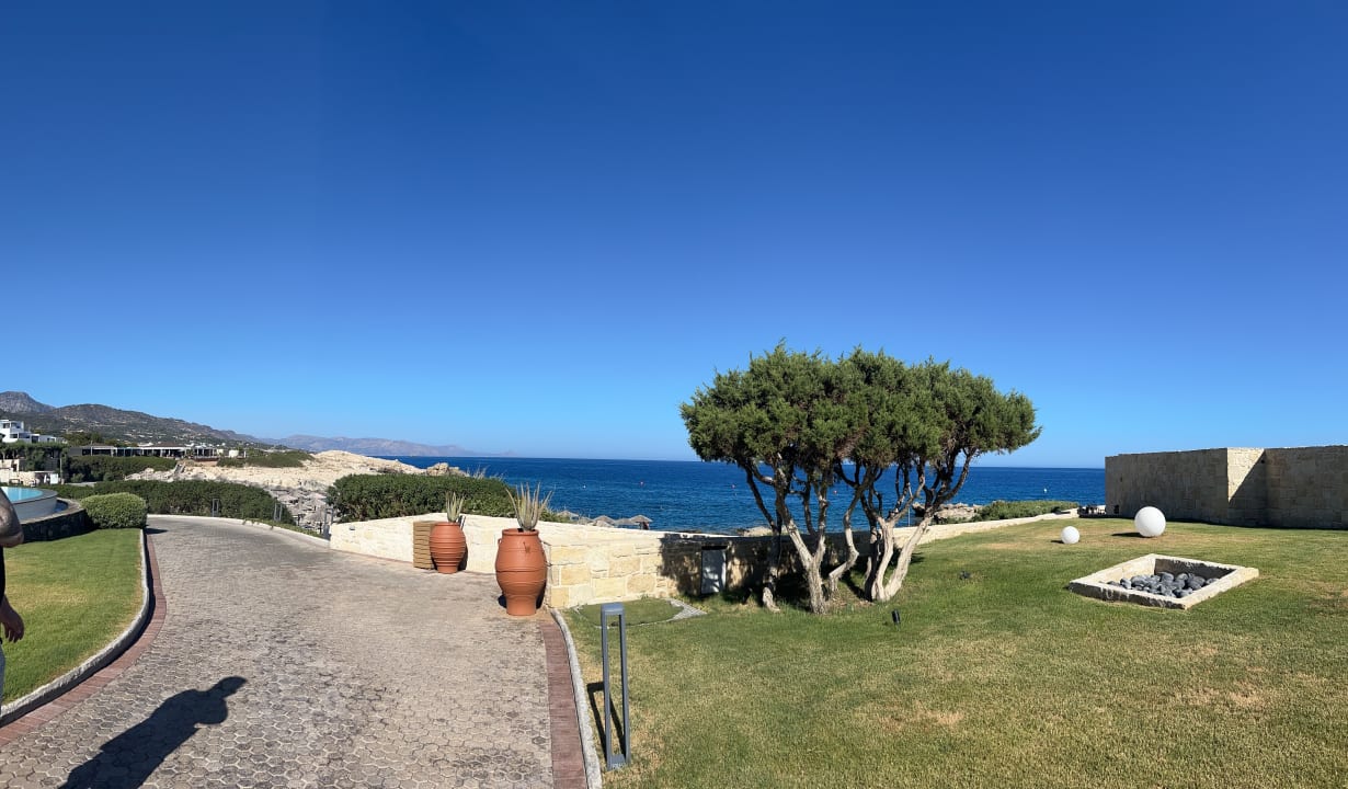 Gartenanlage Kakkos Beach Hotel