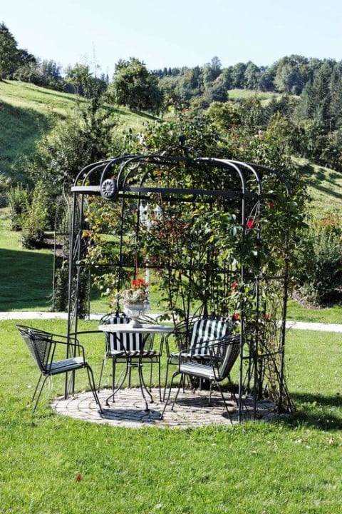 Liegewiese Detail Hotel Ludinmühle