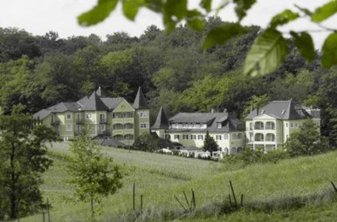 Schlössl Hotel vom Walderlebnispfad gesehen Schlössl Hotel Kindl