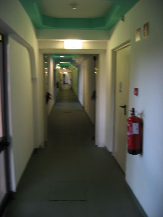 Hässliche Flure zum Fürchten Golden Club Cabanas