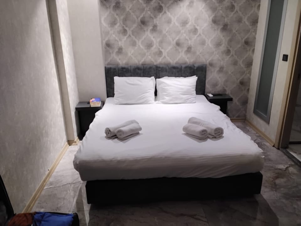 Zimmer Le Luxe Suites Hotel