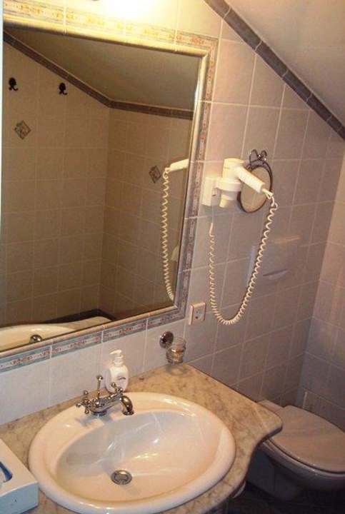 Unser 2. Zimmer - Bad / WC Alphotel Tyrol