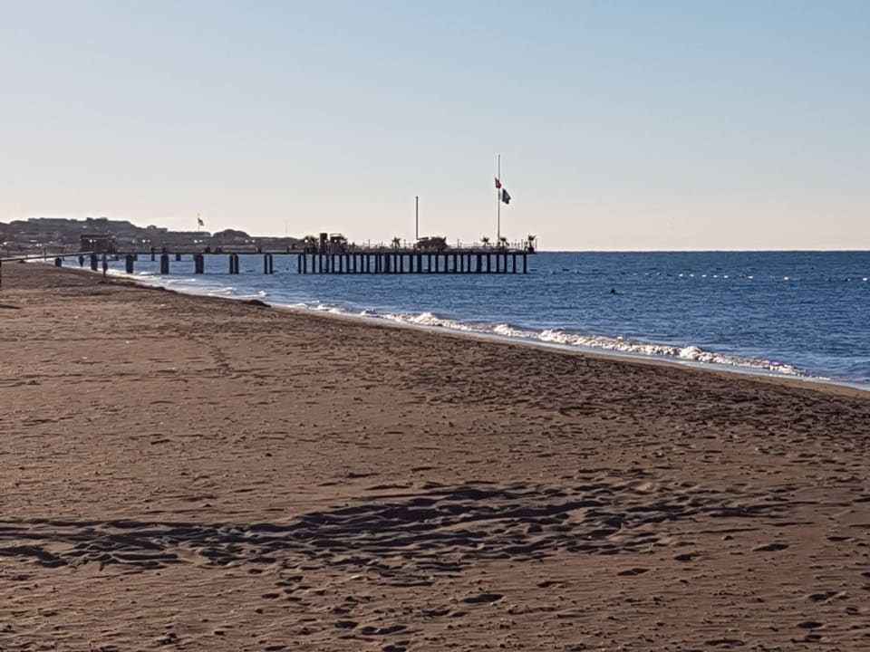 Schöner Sandstrand Belconti Resort Hotel