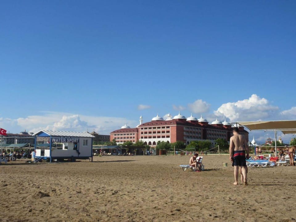 Vom Strand aus gesehen Royal Taj Mahal Hotel