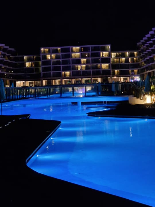 Pool Wave Resort