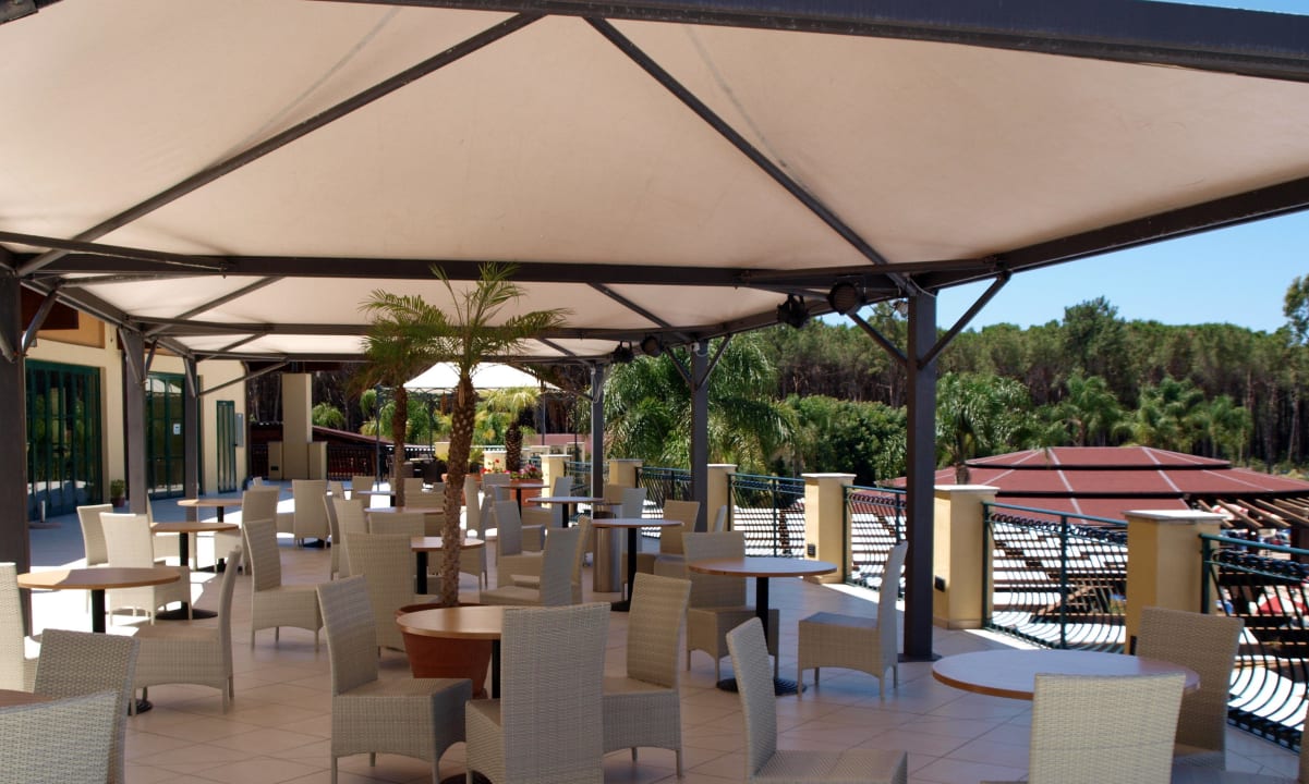 Na tarasie Falkensteiner Club Funimation Garden Calabria