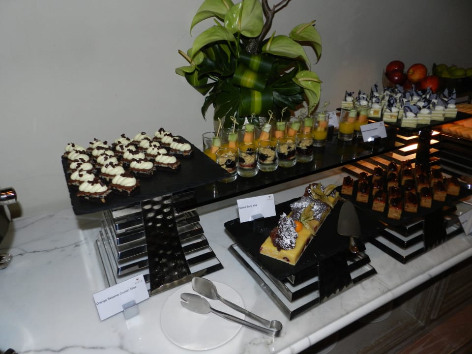 Mehlspeisenbüffet Ajman Saray, a Luxury Collection Resort