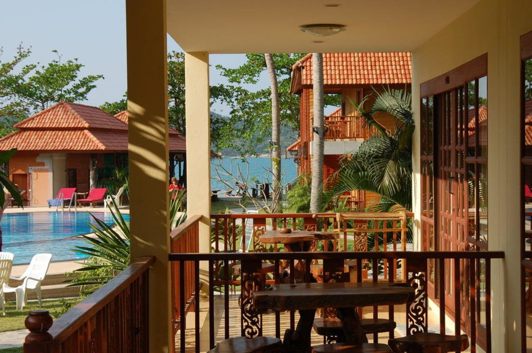 Vom Zimmer aus, Pool und Strand, ganz hinten Havana Beach Resort