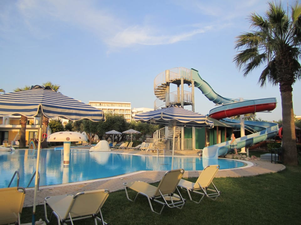 Kinderpool n der Abenddämmerung TUI KIDS CLUB Alex Beach