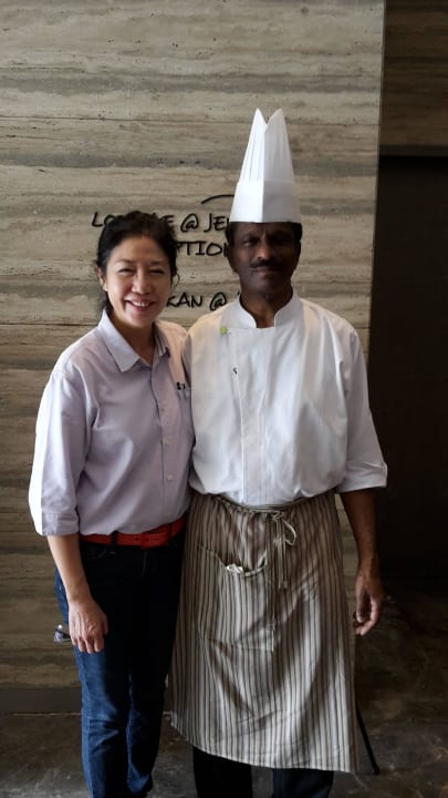 Frühstückspersonal Christine und Sam Hotel Jen Orchardgateway Singapore