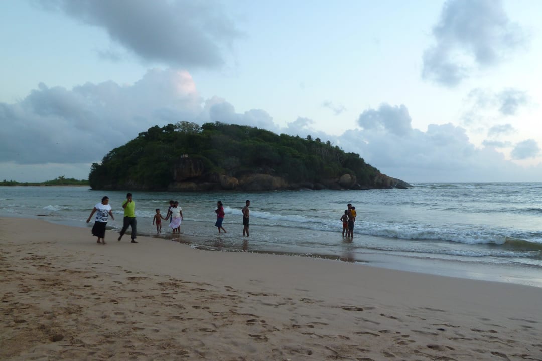 Blick auf die Tempel-Insel Hotel Lanka Princess Ayurveda