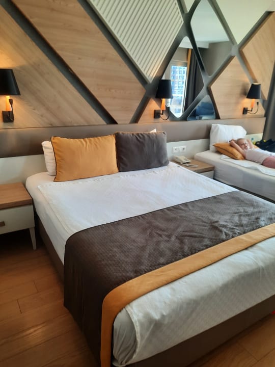 Zimmer Saturn Palace Resort Hotel