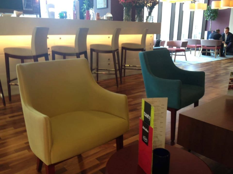 Urocze lobby Hampton by Hilton Warsaw City Centre