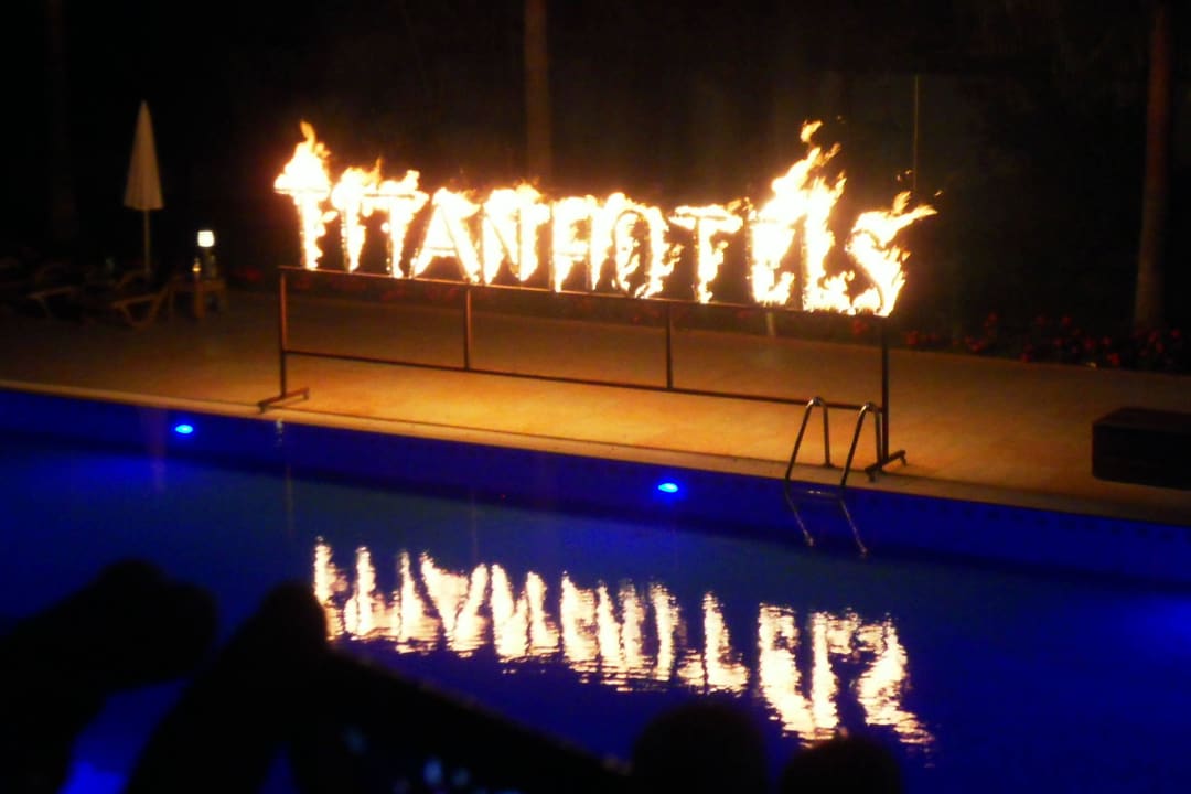 Feuershow am Pool Solivia Hotel