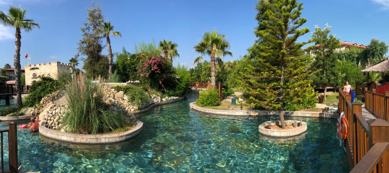 Pool Club Grand Side