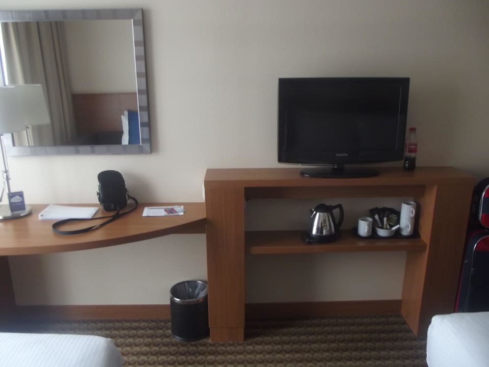 Tv  Hampton by Hilton Berlin City West