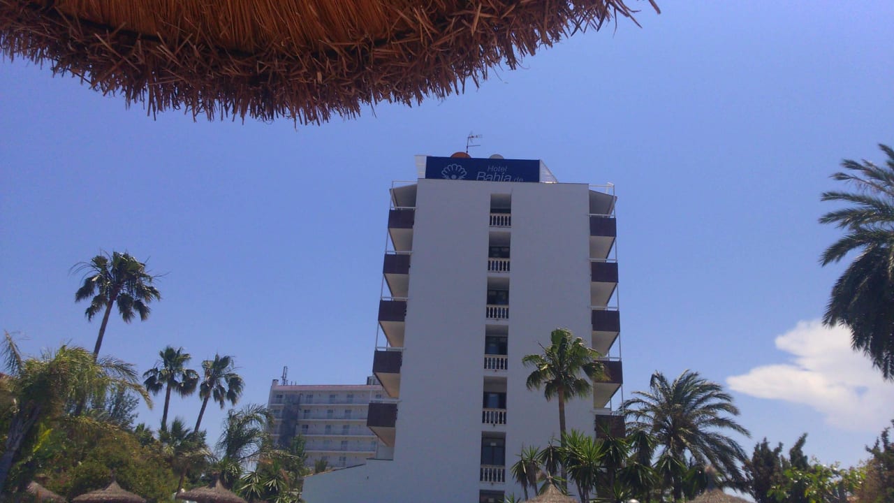 Vom Pool auf´s Hotel Bahía de Alcúdia Hotel & Spa