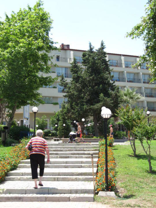 Blick vom Strand zum Hotel İmperial Turkiz Resort Hotel
