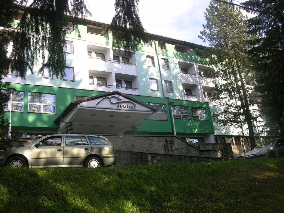 Widok od ulicy Bukowej Centrum Rekreacji i Rehabilitacji Jubilat