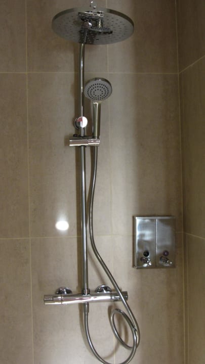 Regendusch im Bad Sentido Aequora Lanzarote Suite