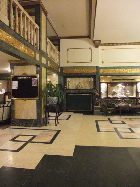 Blick in die Lobby vom Fahrstuhl aus Danubius Hotel Astoria