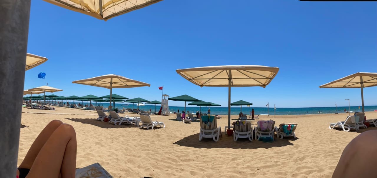 Strand Kamelya Aishen Club