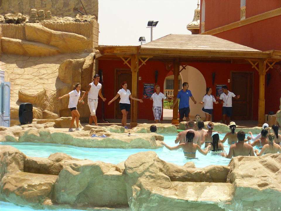 Animationsteam am Hauptpool Pickalbatros Alf Leila Wa Leila Resort - Neverland Hurghada
