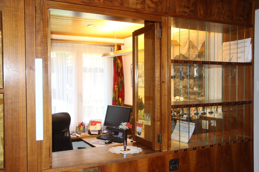 Rezeption Swiss Lodge Hotel Alfa Zermatt