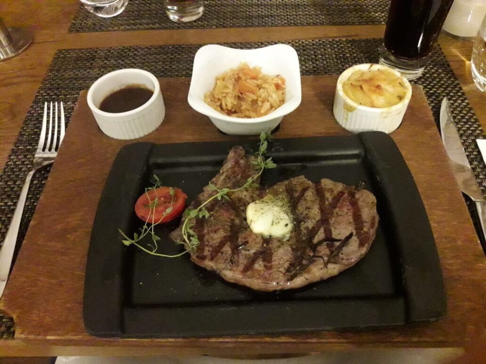 A la Carte Acanthus Cennet Barut Collection