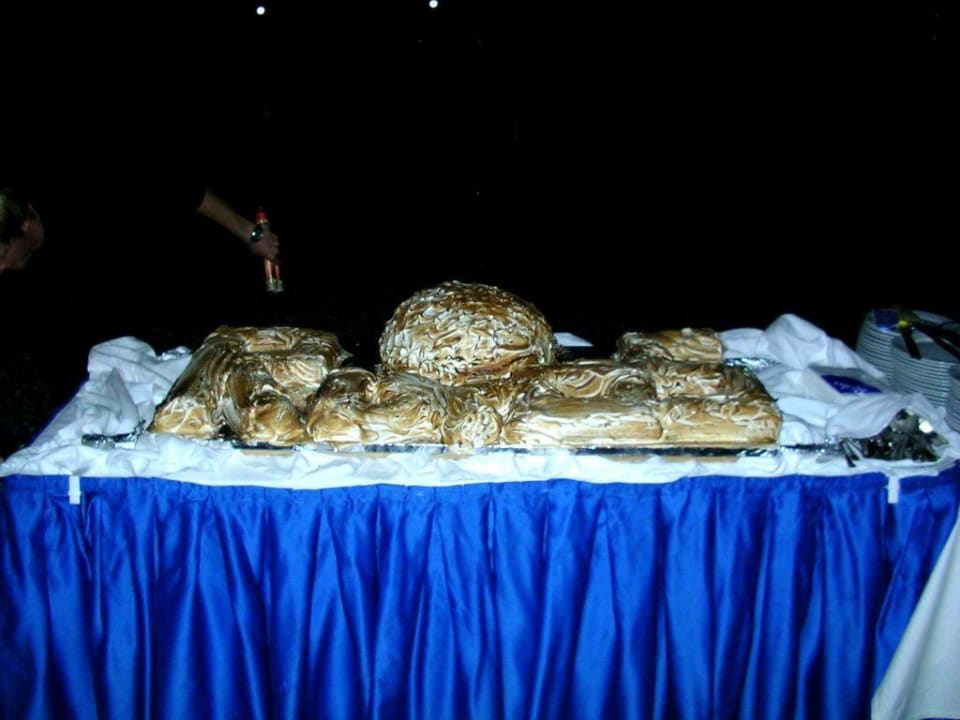 Eiskreation zur Poolparty Papillon Ayscha