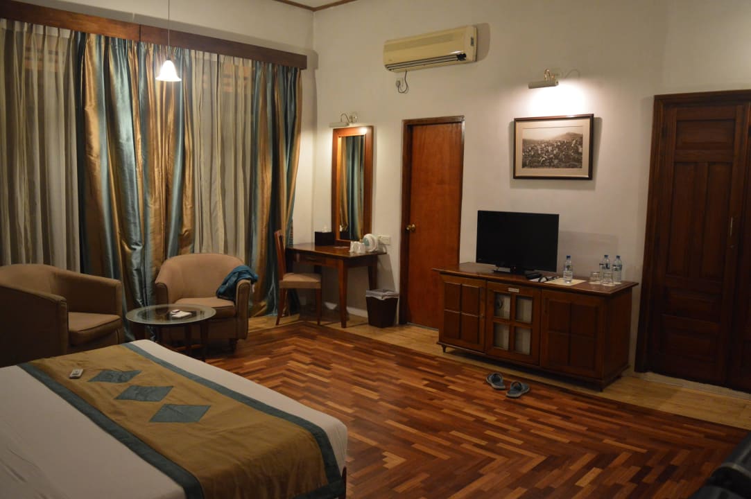 Schrank Hotel Suisse