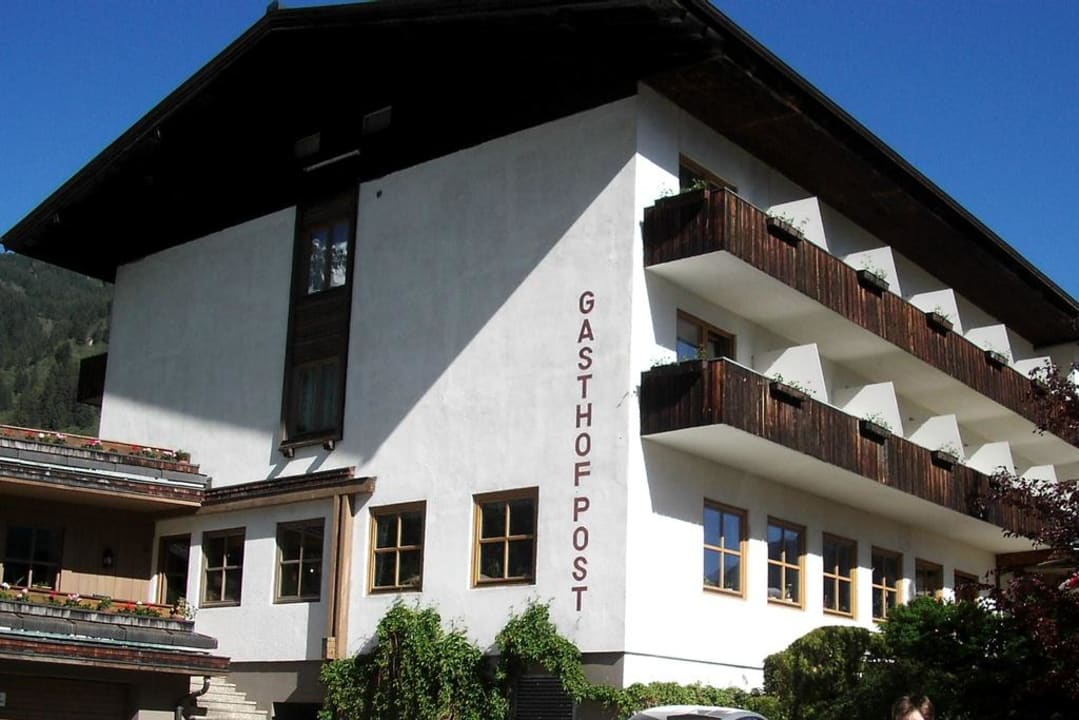 Ansicht vom Parkplatz Hotel Post Krimml