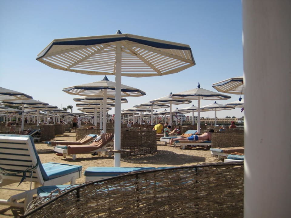 Massig Liegen am Strand Pickalbatros Dana Beach Resort - Hurghada